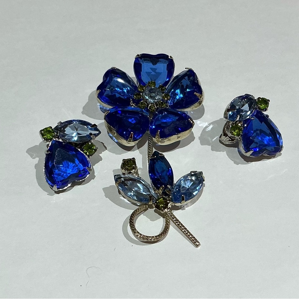 Vintage Glass And Rhinestone  Blue Floral Jewelry Set